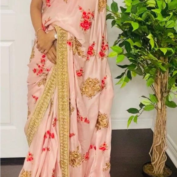 Beautiful designer saree - Picture 4 of 12